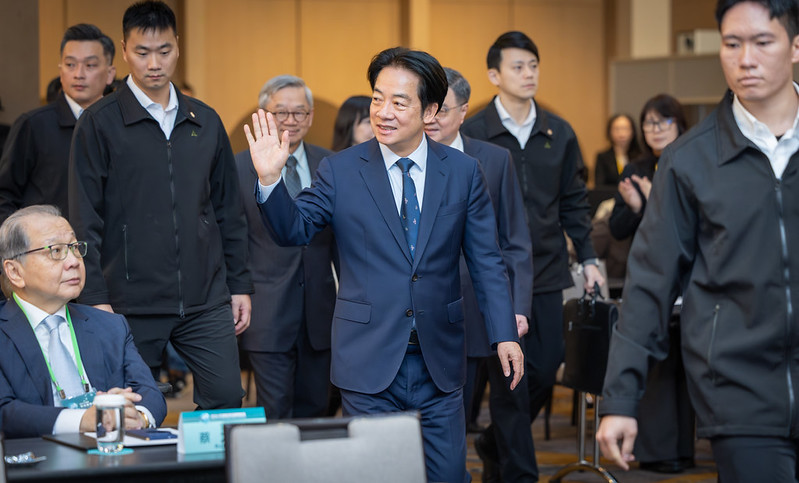 總統出席行政院科技顧問會議　盼落實「AI新十大建設」　推動臺灣成為AI時代領航者