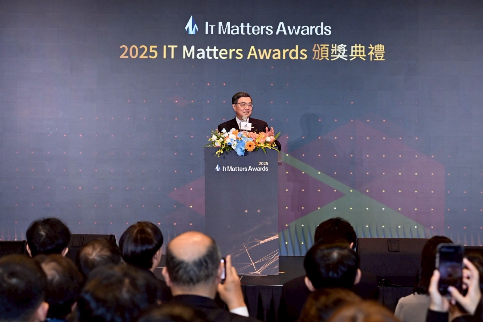 卓揆頒發「IT Matters Awards」 期許更多人才投入AI領域 打造更具韌性的研發、生產與新創環境