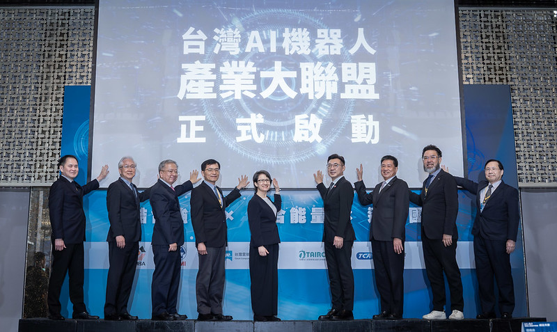 蕭美琴副總統今（22）日上午出席「台灣AI機器人產業大聯盟成立大會」