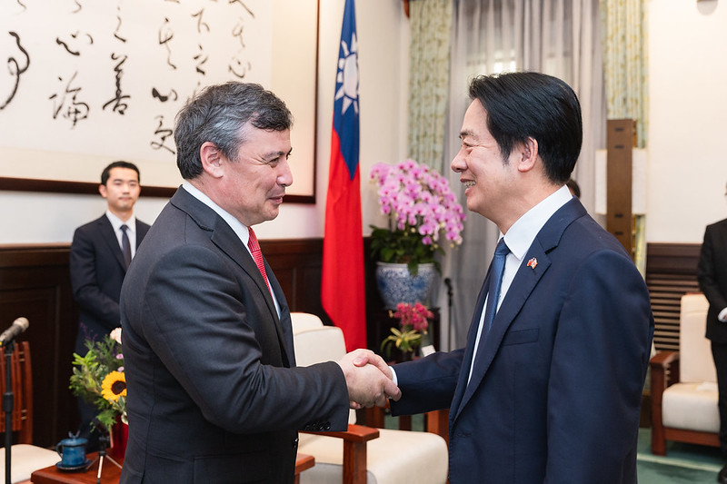 President Lai meets Canadian Conservative Shadow Minister for Foreign Affairs Michael Chong