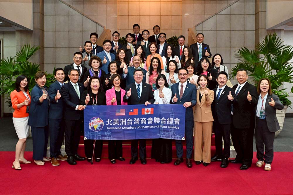 卓揆接見北美臺商回國訪問暨投資考察團 盼僑界發揮社會影響力 協助政府維護國家與產業競爭力