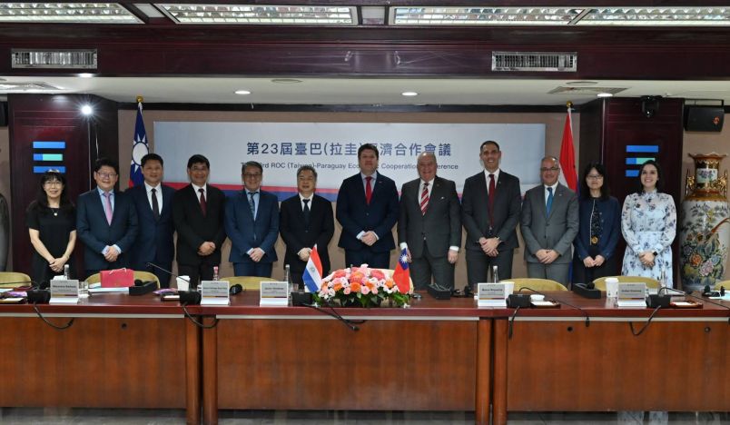 「台湾パラグアイ経済協力会議」が開かれ、経済部の龔明鑫部長とパラグアイのハビエル・ヒメネス商工大臣が再生可能エネルギー産業の発展における台湾とパラグアイの協力について盛り込んだ協力覚書(MOU)に調印した。