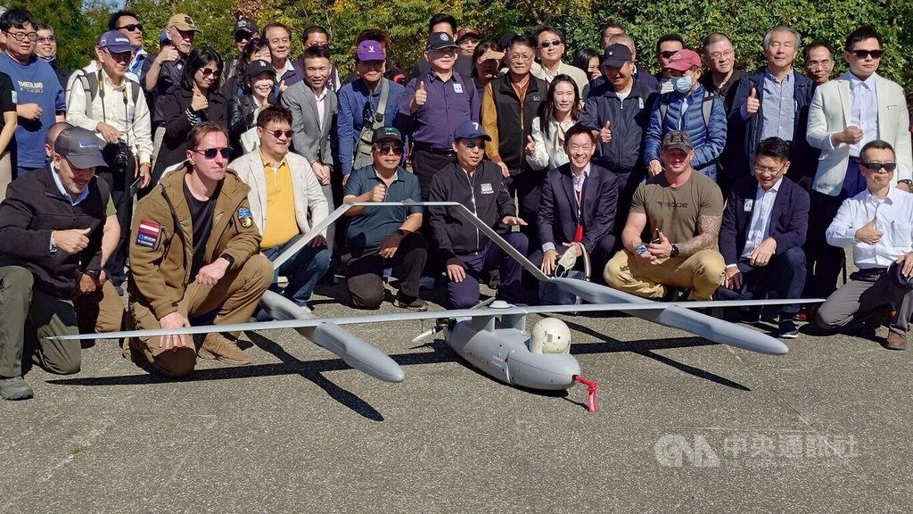 TCO(台湾彩光科技、台中市)が米エッジ・オートノミーの許可を得て生産した垂直離着陸型の長距離無人機=12月11日、嘉義県